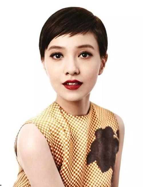 超短发女明星,揭秘超短发女明星的时尚风采