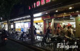 炒菜店门头网红照,一瞥美食与潮流的完美融合