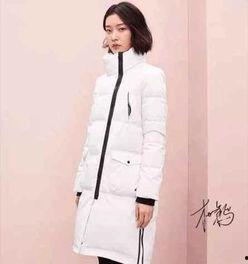明星白色羽绒服,白色羽绒服演绎冬日时尚潮流