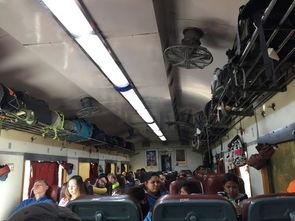 网红打卡复古火车视频,网红打卡复古火车，重温经典风情