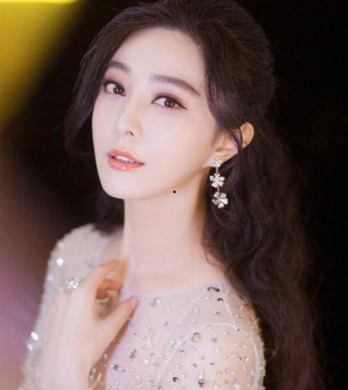 dxh明星是谁,揭秘我国当红偶像的璀璨人生