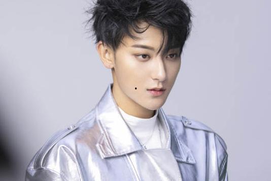 男明星照片黄子韬